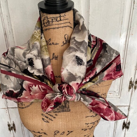 Women's 34" Square Floral Design Polyester Scarf Made In Italy - Picture 5 of 13